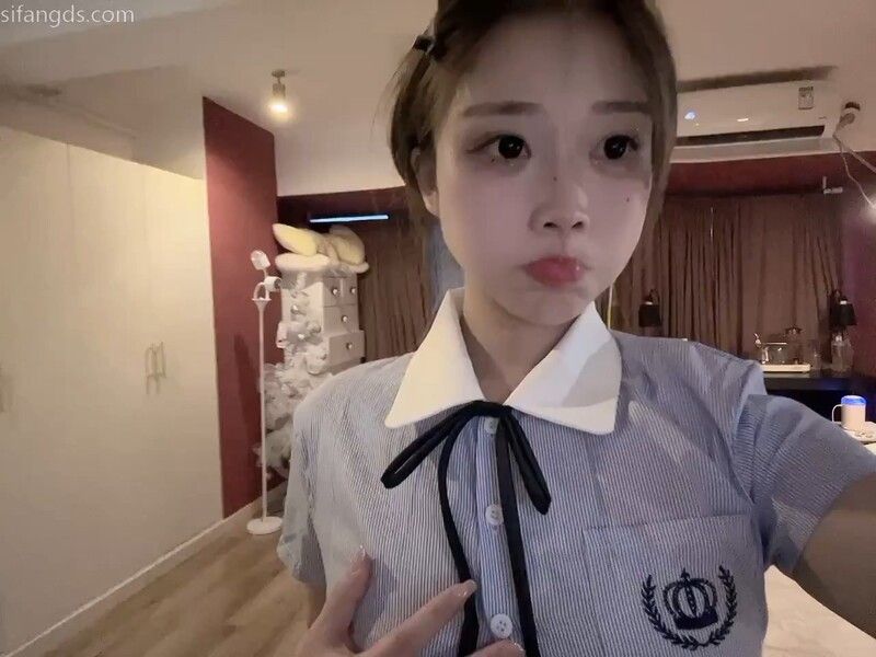 四川美术学院小网红，高颜美女，大尺度露三点啪啪，口交，很骚很淫荡