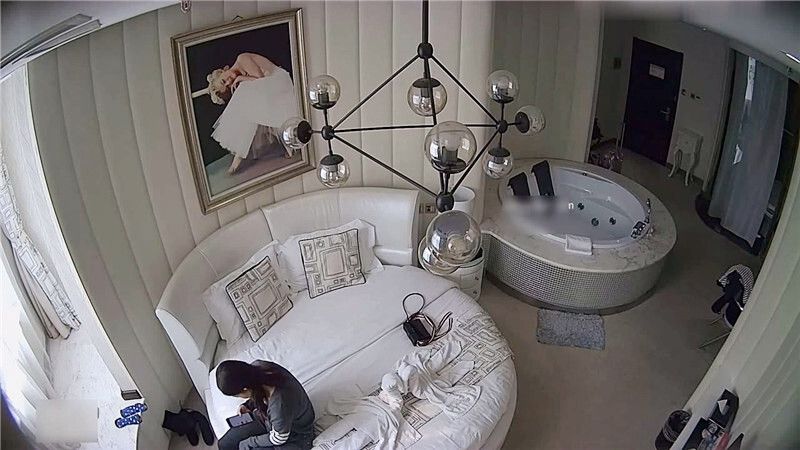 大长腿美少妇和相好的情趣酒店开房啪啪 Beautiful young woman with long legs checks into a love hotel with her sweetheart and has sex