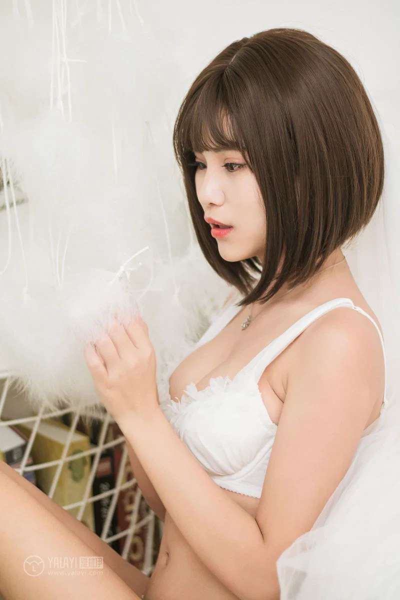 婚纱写真模特儿展现优雅魅力 Wedding photo model shows elegance and charm