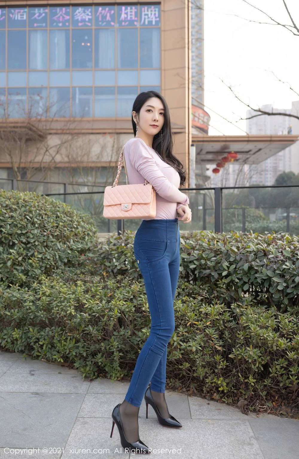 都市丽人Angela小热巴时尚街拍 Urban beauty Angela Little Reba Fashion Street Photography