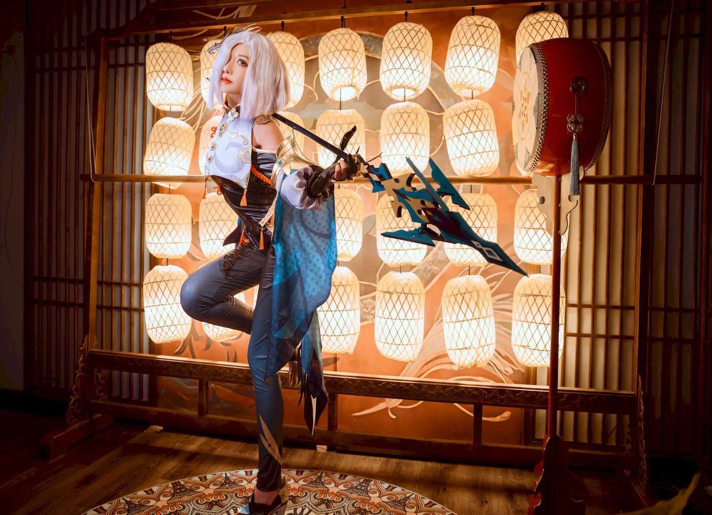 Cosplay博主源纱希演绎原神申鹤角色  绝美和风造型惊艳四座 Cosplay blogger Saki Genna interprets the role of Genshin He, with a stunning and beautiful style.