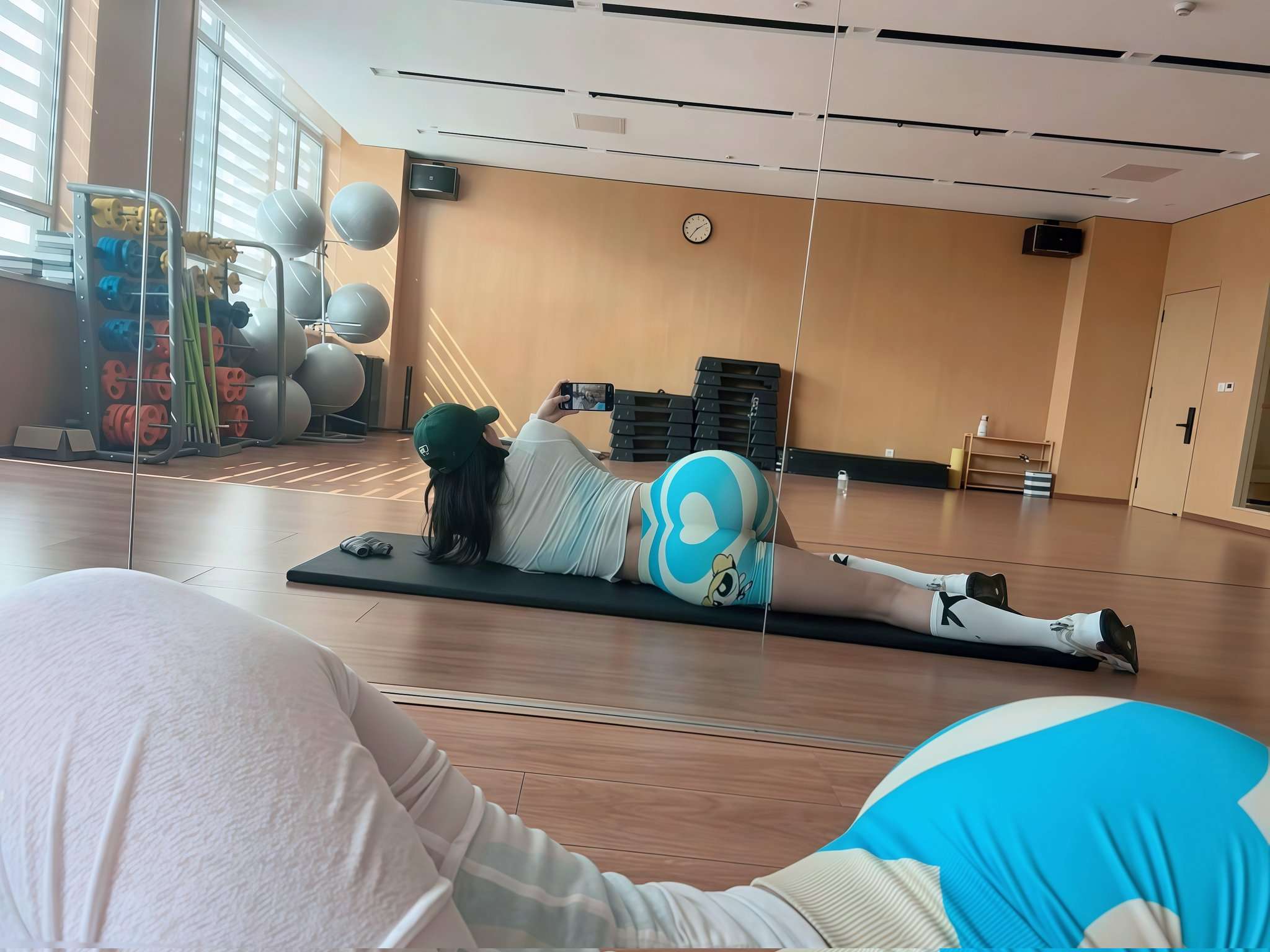 健身房里的阳光女孩 Sunny girl in the gym