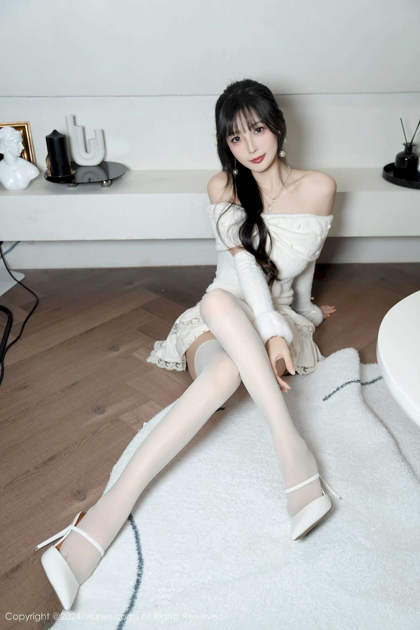 模特林星阑白色短裙搭配白色丝袜性感写真[30P] Model Lin Xinglan's sexy photo with white short skirt and white stockings [30P]