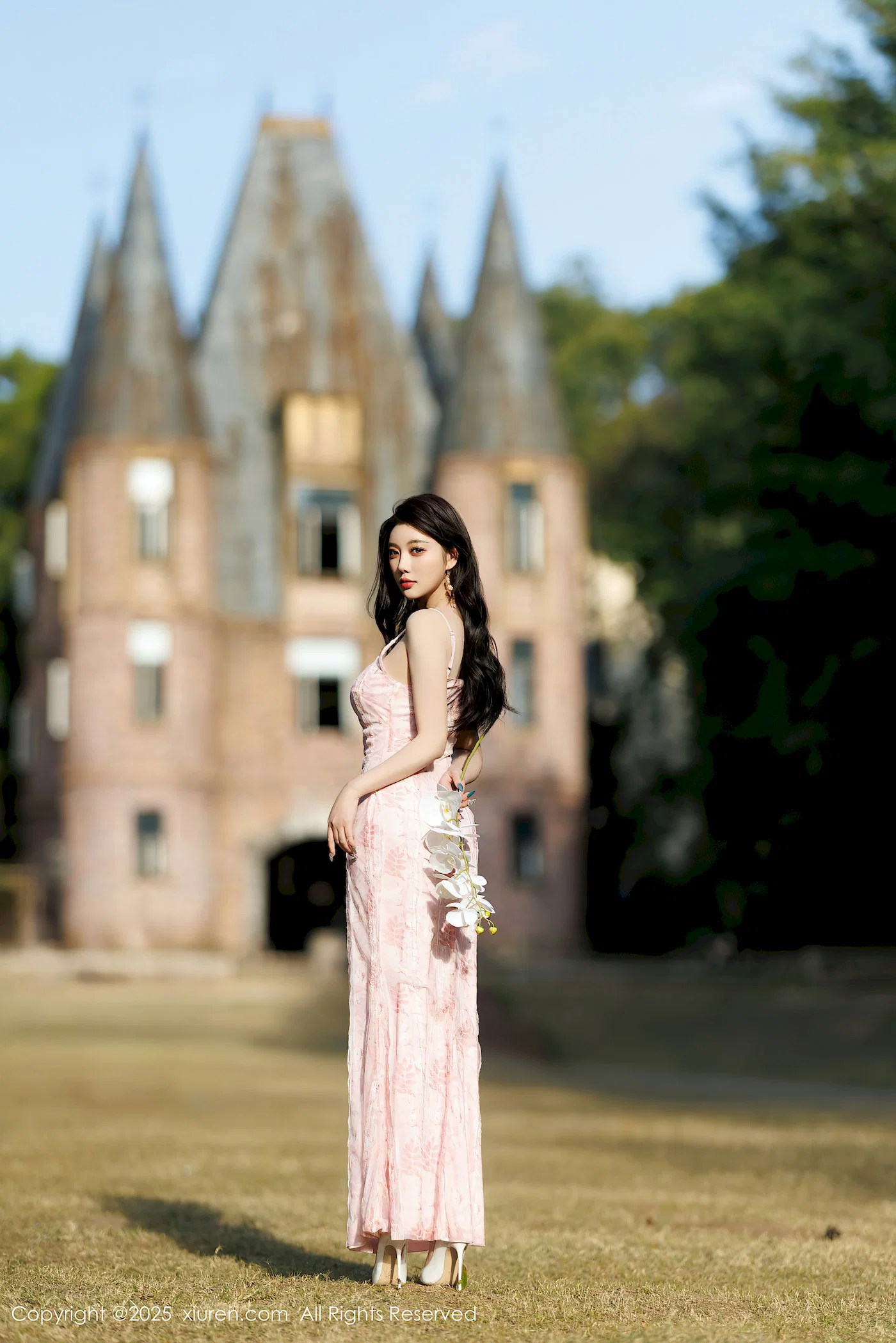 杨晨晨古堡写真粉色连衣裙优雅性感写真集 Yang Chenchen's anci