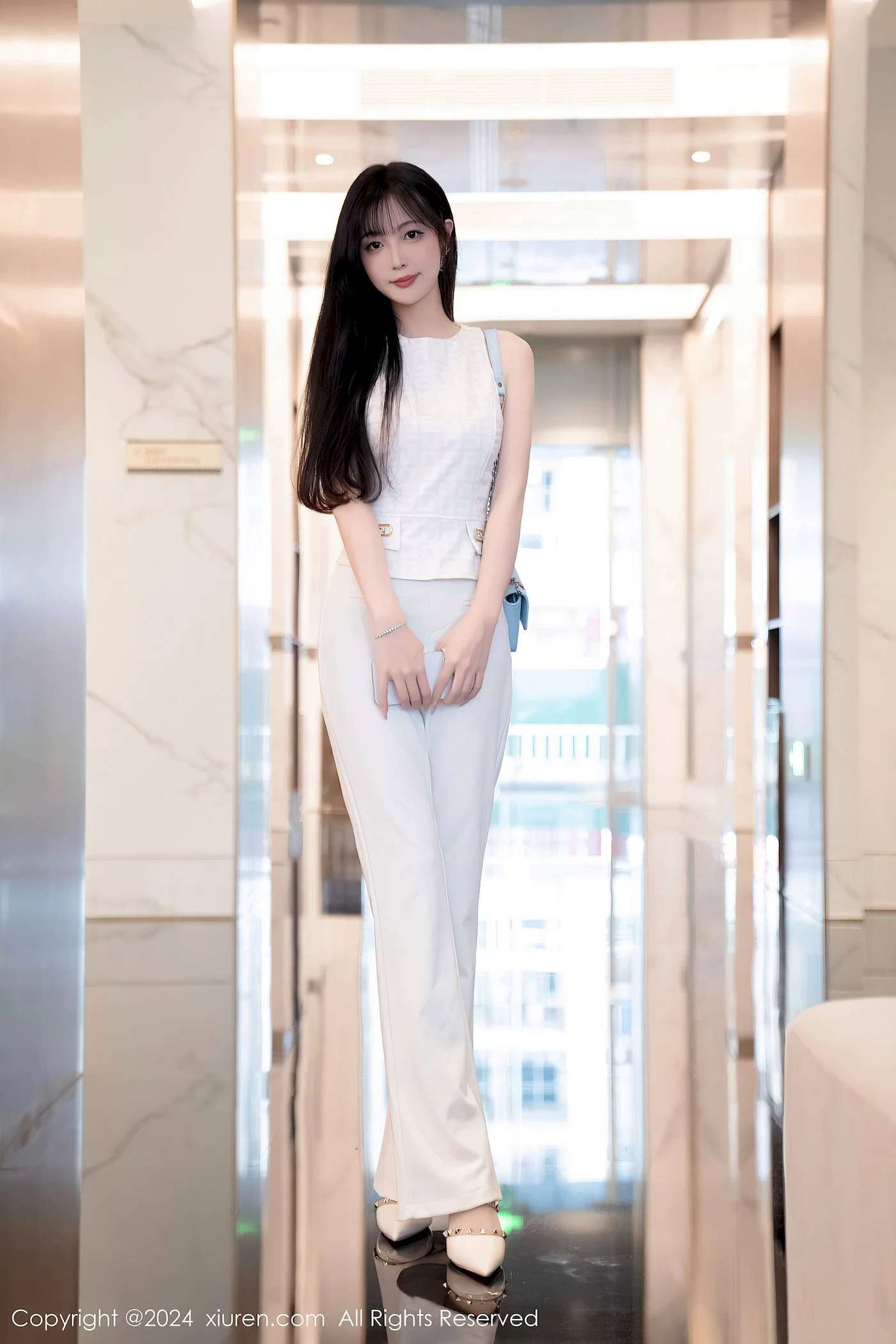 林乐一王馨瑶都市时尚走廊优雅邂逅 Lin Leyi Wang Xinyao's elegant encounter with the urban fashion corridor