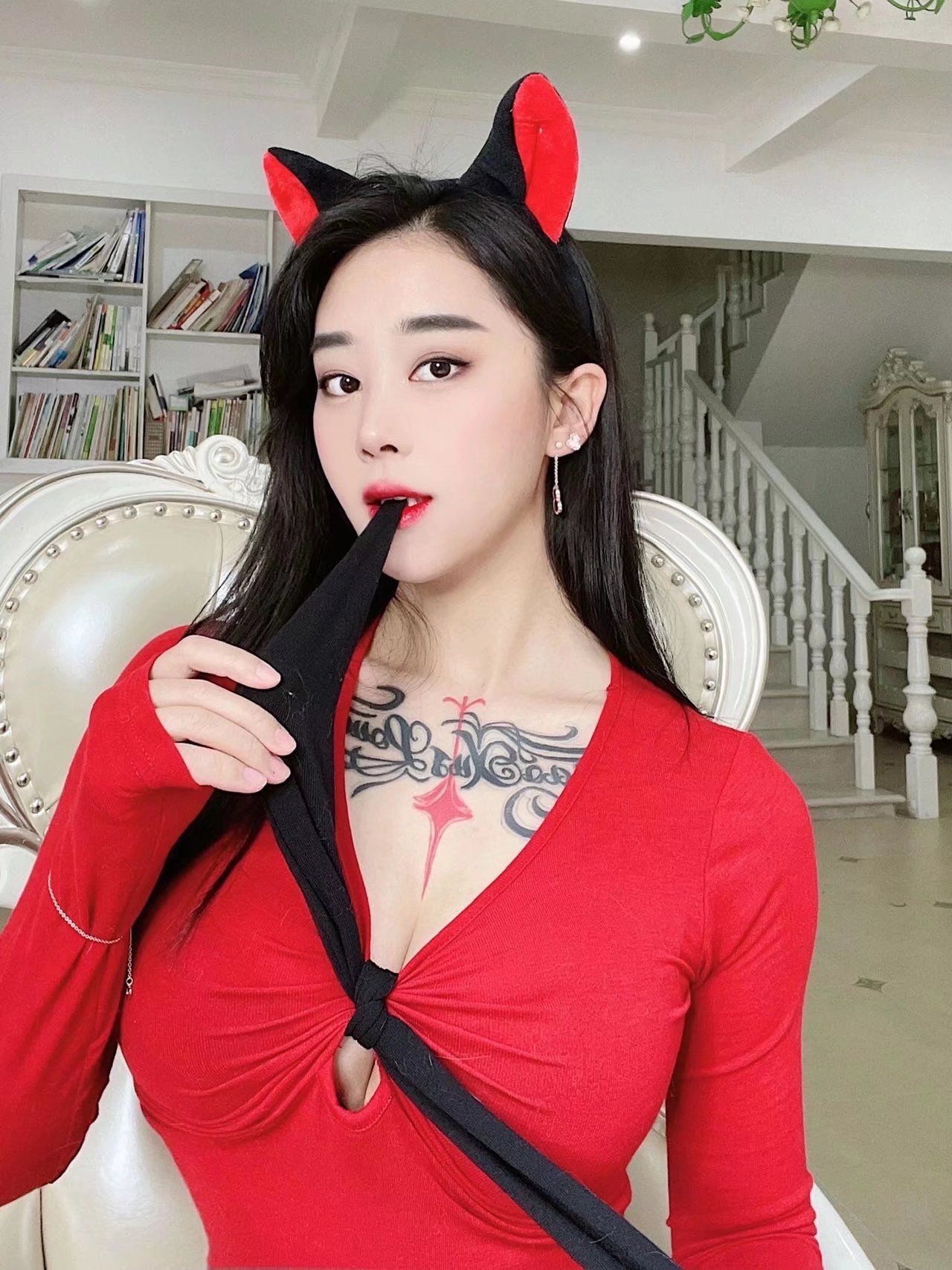 张贺玉写真：火辣红衣诱惑，魔鬼身材，翘臀杨柳腰，极致性感写真集