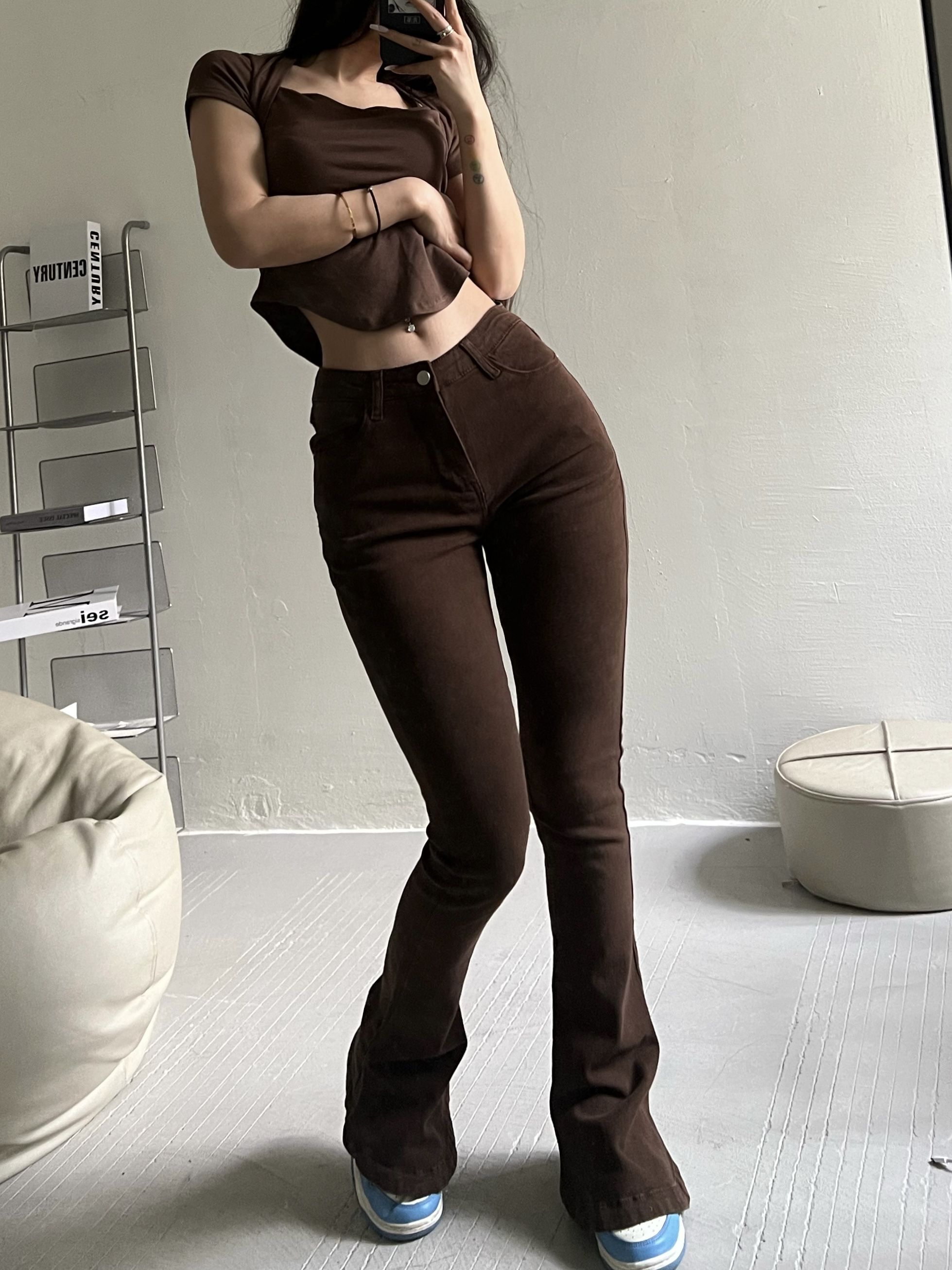 陈佩奇辣妹私房照：巧克力色诱惑，低腰牛仔裤下的曼妙曲线 Private phot