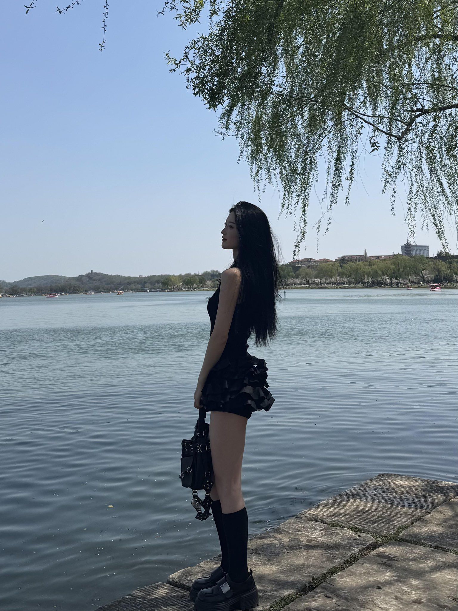 昆明湖畔的黑色诱惑：美少妇的秘密 The Black Temptation by