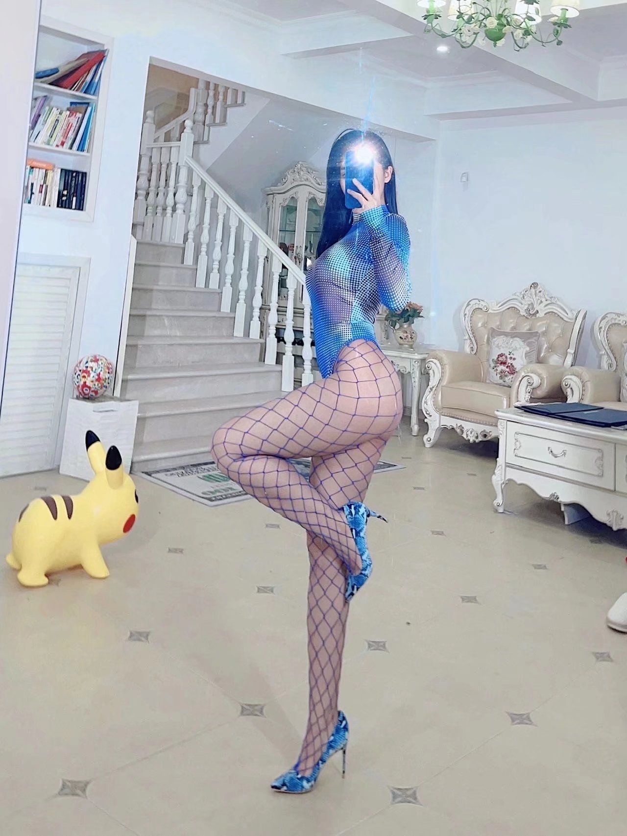 张贺玉杨柳腰翘臀写真：蓝色透视诱惑，极致性感身材 Zhang Heyu Yang