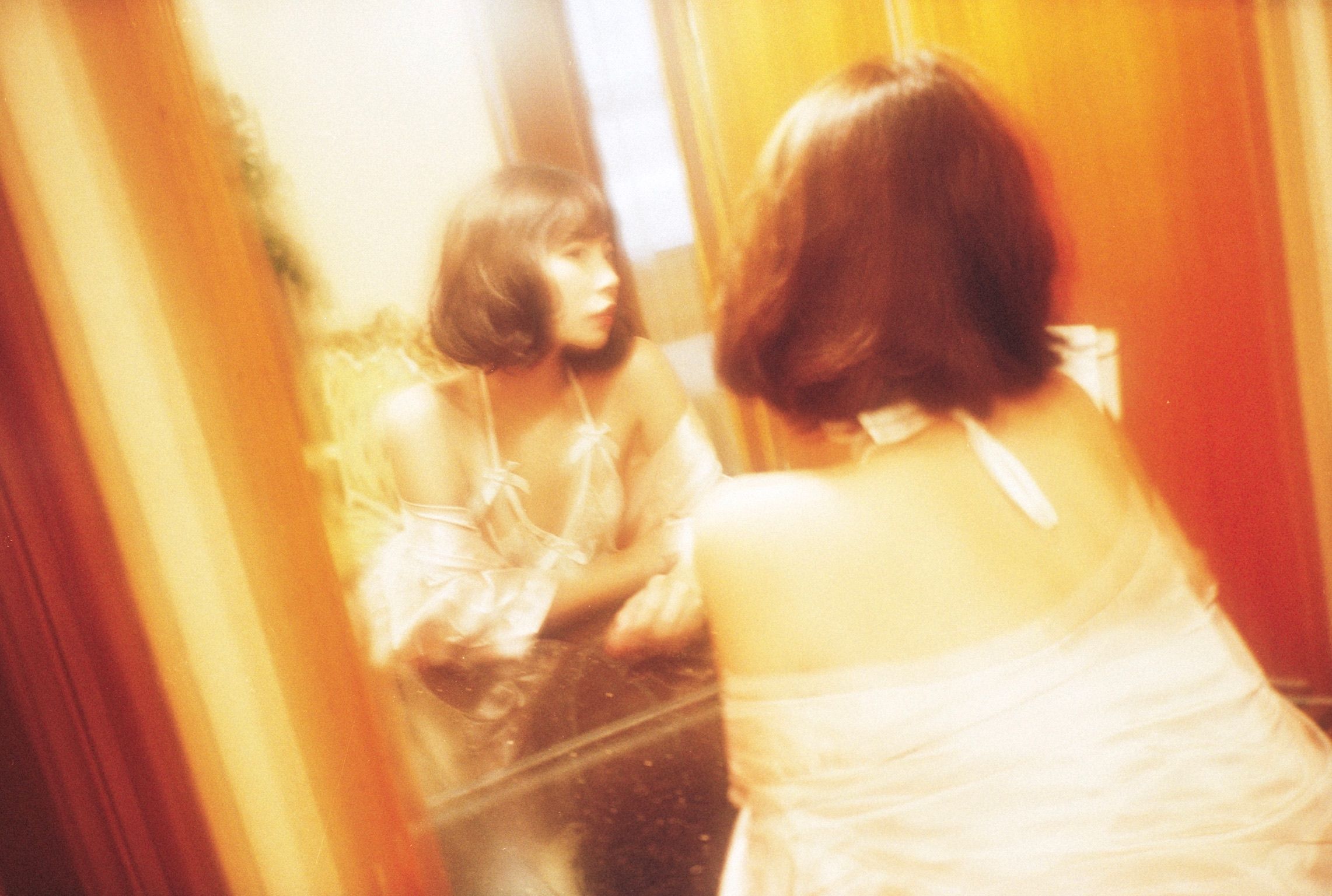 陈妮妮UNI杨柳腰风情写真：镜中诱惑，午后私语，极致性感写真集 Chen Nin