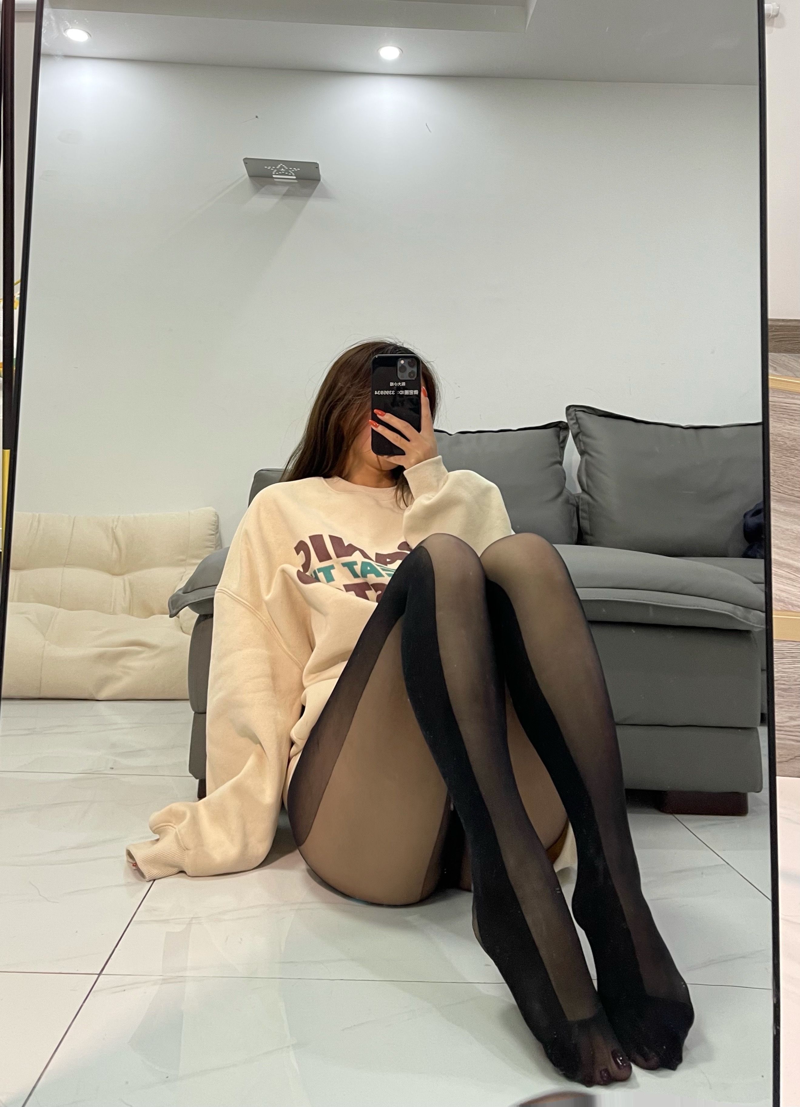 私人公寓里慵懒魅惑的午后时光 A lazy and charming after