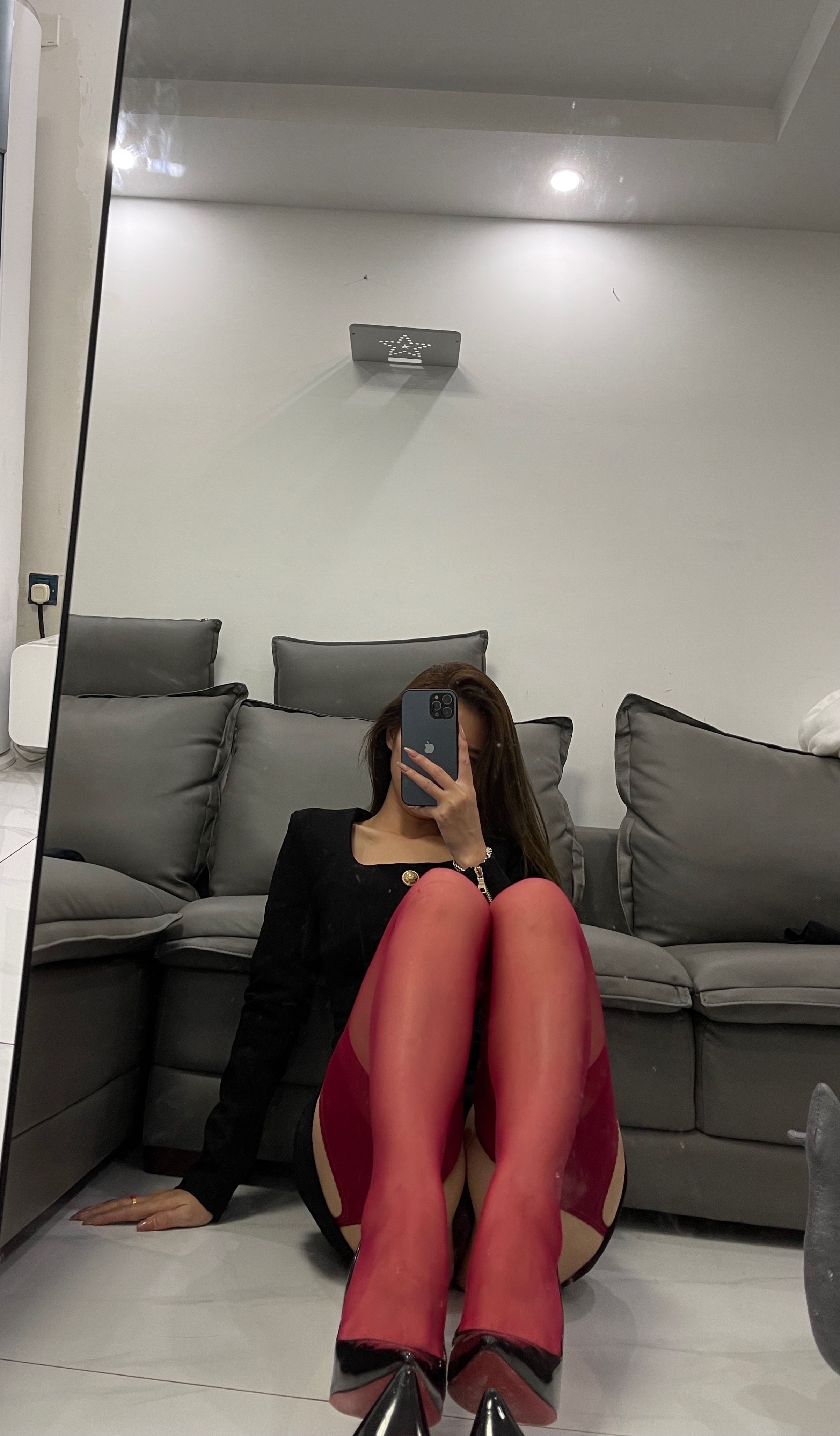 陈佩奇上海私房写真：丝袜美腿诱惑，挑战你的感官极限！高清大图，极致诱惑，让你欲罢