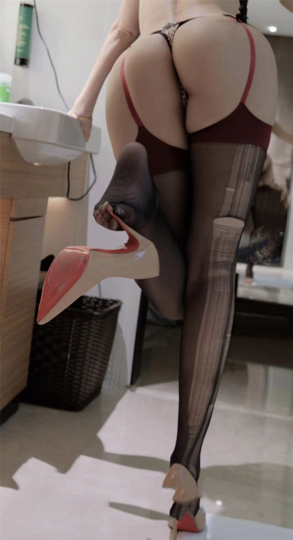 小骚母狗爱自拍（18） The little bitch loves selfi