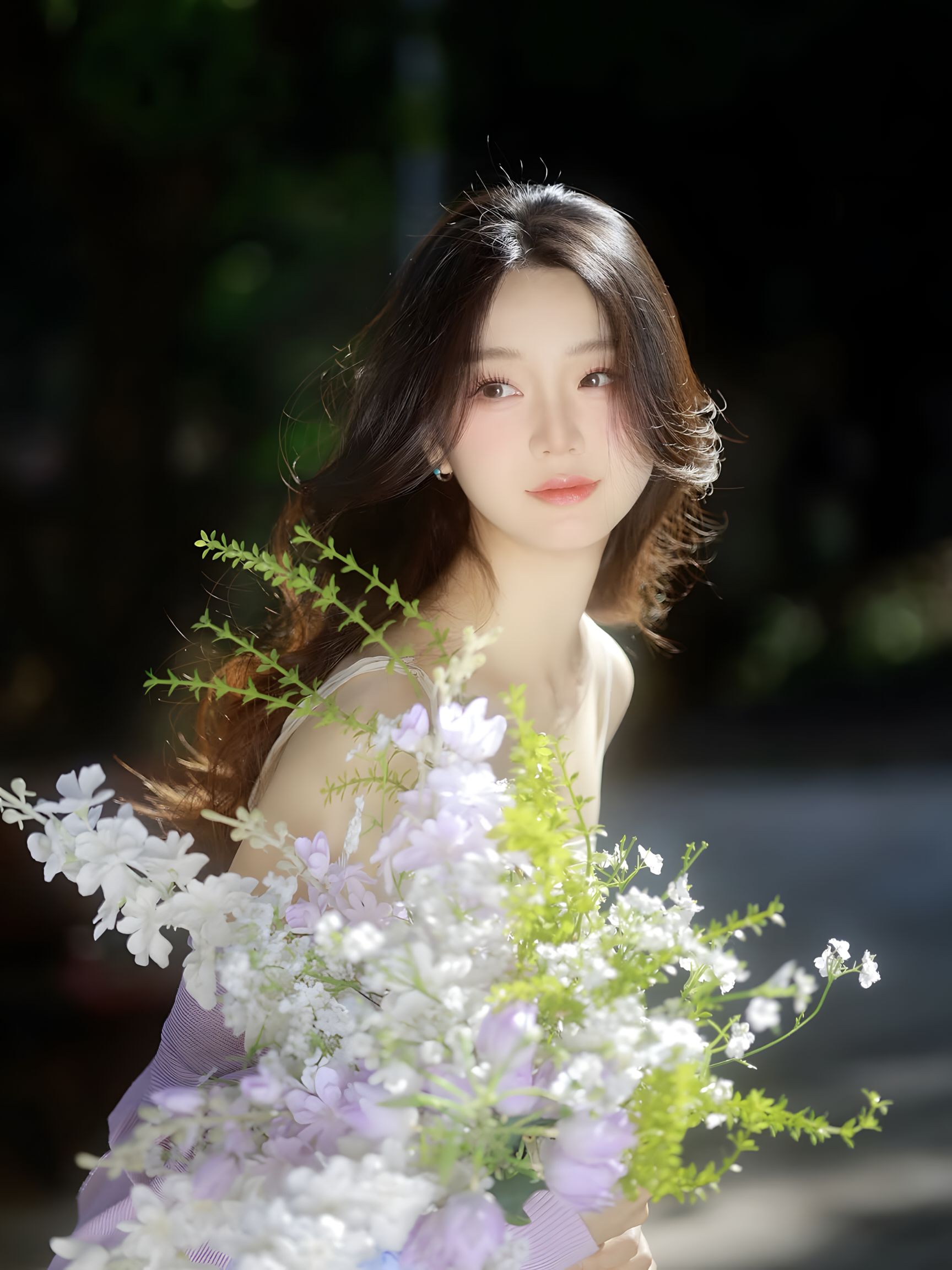 有点微胖，但胸是真的大 A little chubby, but her bre