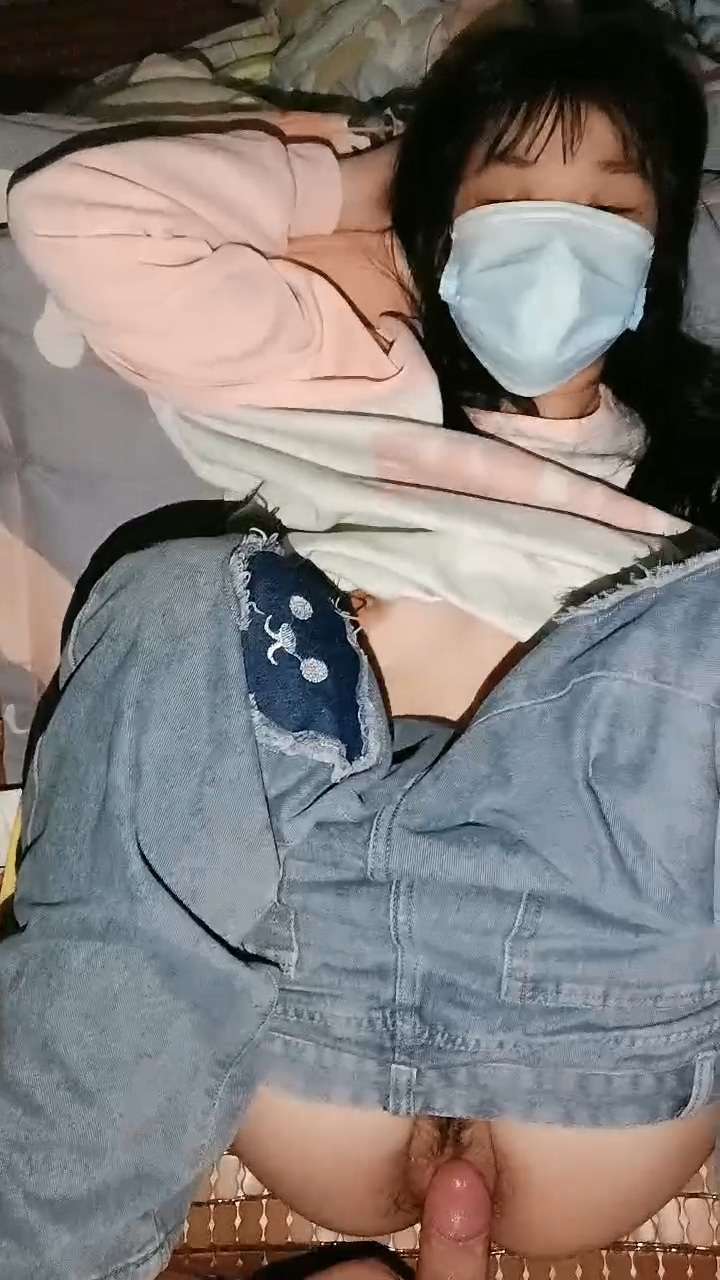 隔壁的小娘子真骚，淫水多多发情期 The little lady next door is so sexy, she has a lot of vaginal fluids and is in estrus