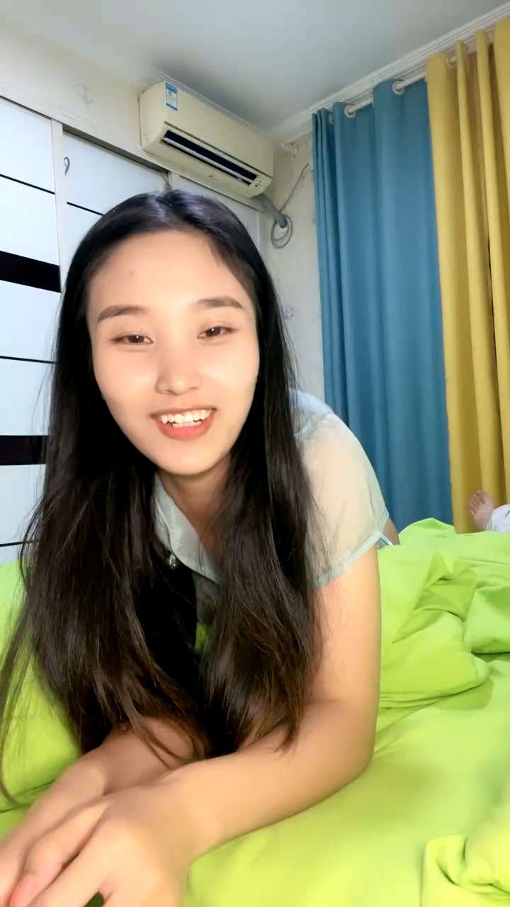 吃奶舔逼口交大鸡巴吸蛋蛋，激情上位顶到花心 Breast sucking, pussy licking, blowjob, big cock sucking balls, passion on the top, reaching the heart of the girl