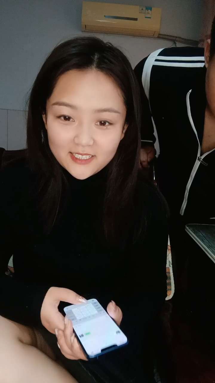 良家小少妇全程露脸在家跟小哥激情 The young lady from a good family shows her face throughout the whole process and is having sex with her brother at home