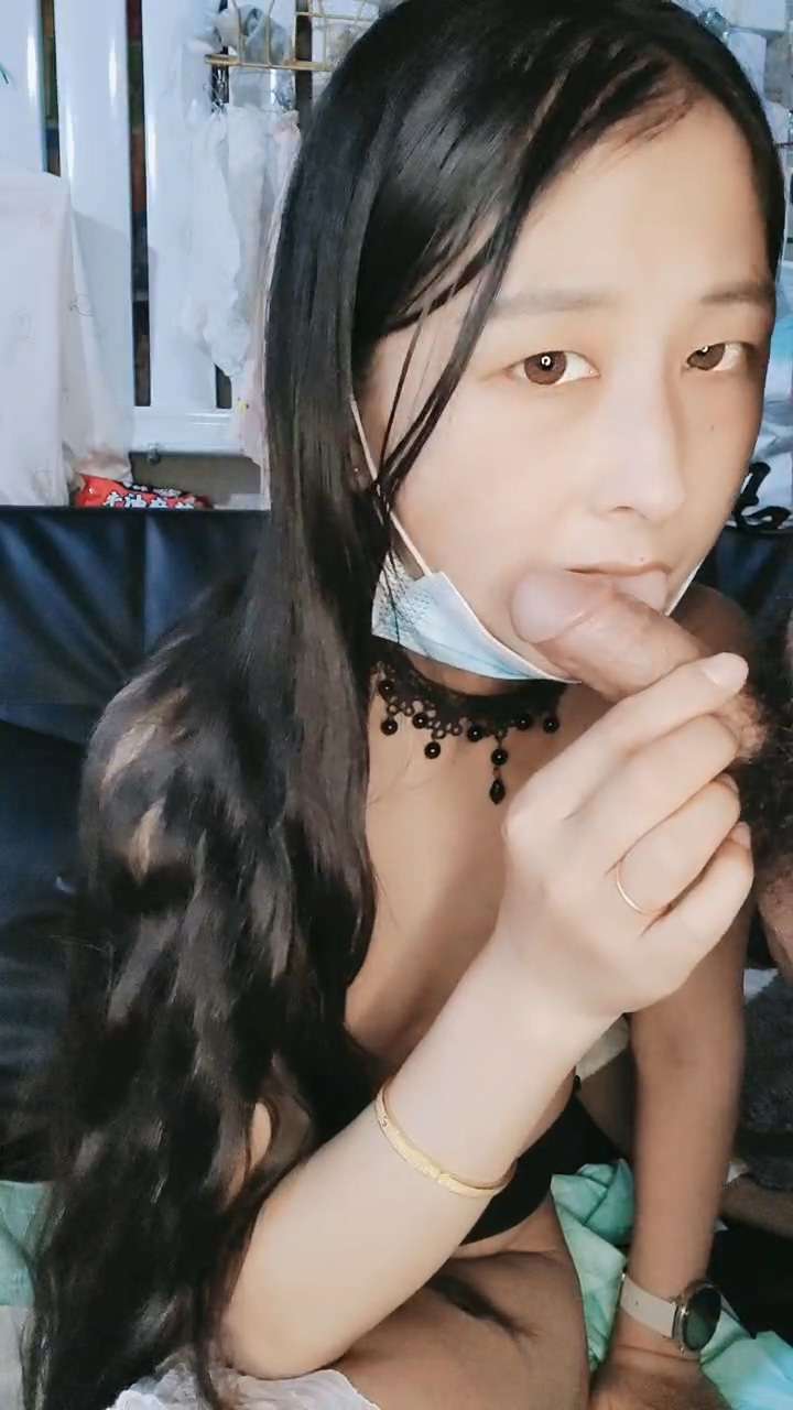 白丝诱惑无毛逼，深喉大鸡巴 White stockings seduce hairless pussy and deepthroat big dick