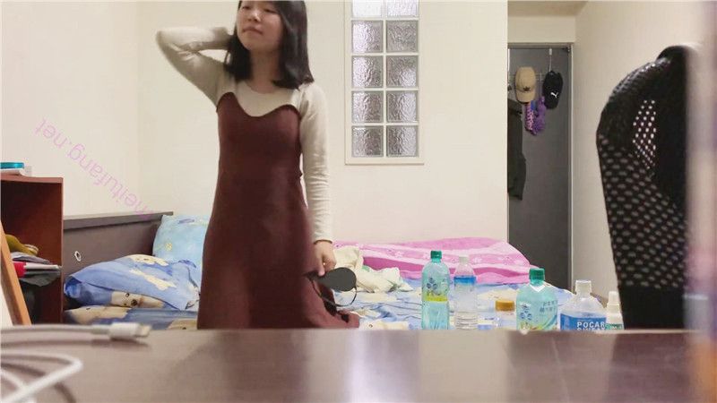 好兄弟跟女友大战的私密影片 被我偷出来卖 I stolen private vi