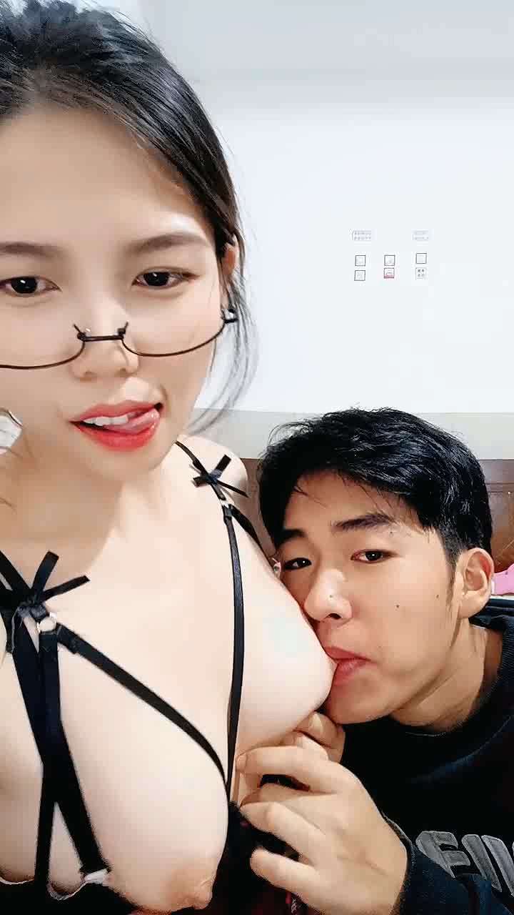 无套爆草，射在屁股上精彩又刺激 Sex without a condom, cumming on the ass is wonderful and exciting