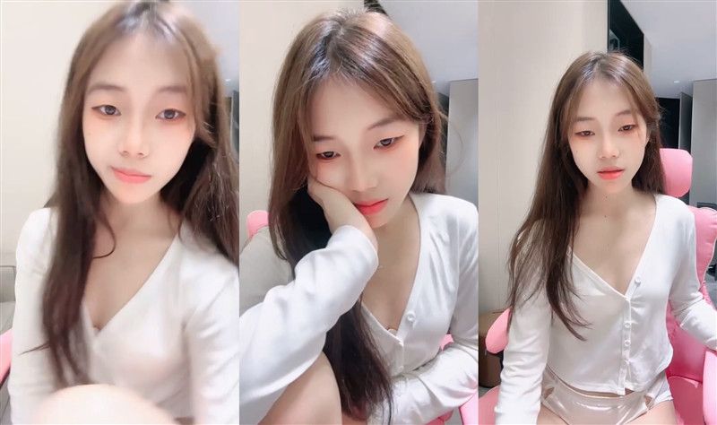 粉纯小学妹&ldquo;巴拉&rdquo;终于放开了~妖娆身材裸舞极品一线馒头B特写抠逼 The pin