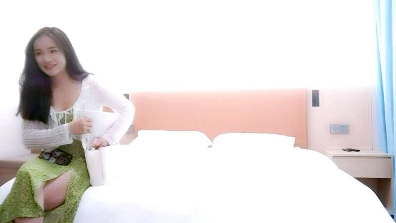 漂亮良家感十足身材好奶子，玩了一个晚上 Beautiful, goodnatured, with a good figure and nice breasts, we played all night