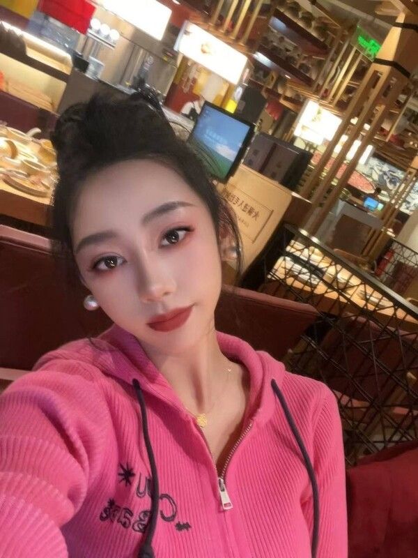 沈阳舞蹈学院老师，背着男友出轨曝光，平时上课时端庄贤惠，实际私下饥渴