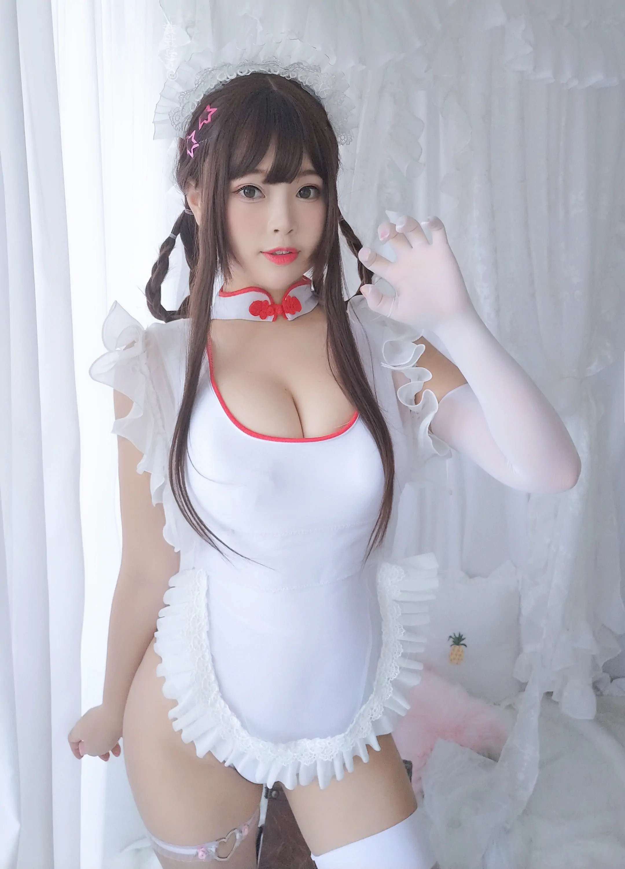 白丝服侍你 Bai Si serves you