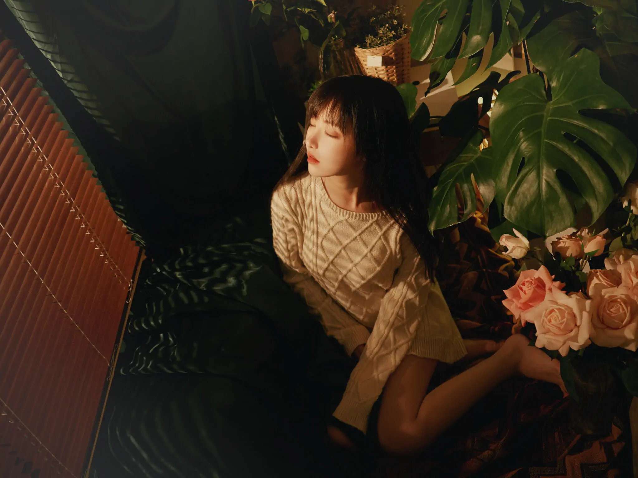 褪去衣裳 take off clothes