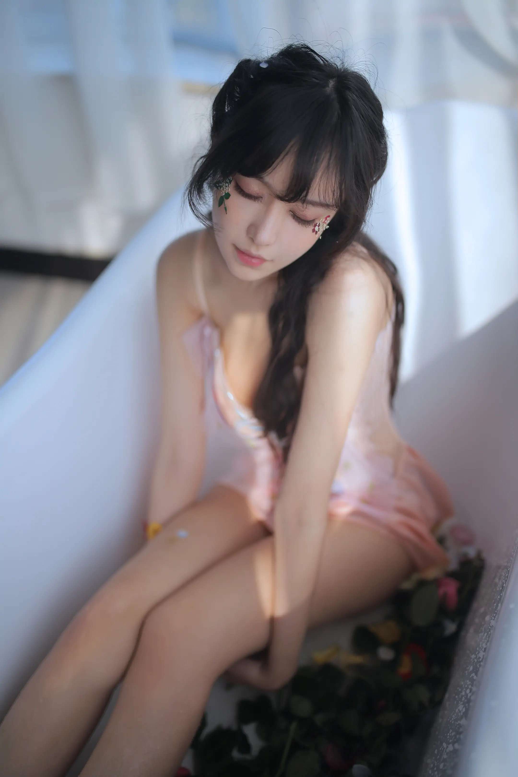 浴缸少女 bathtub girl