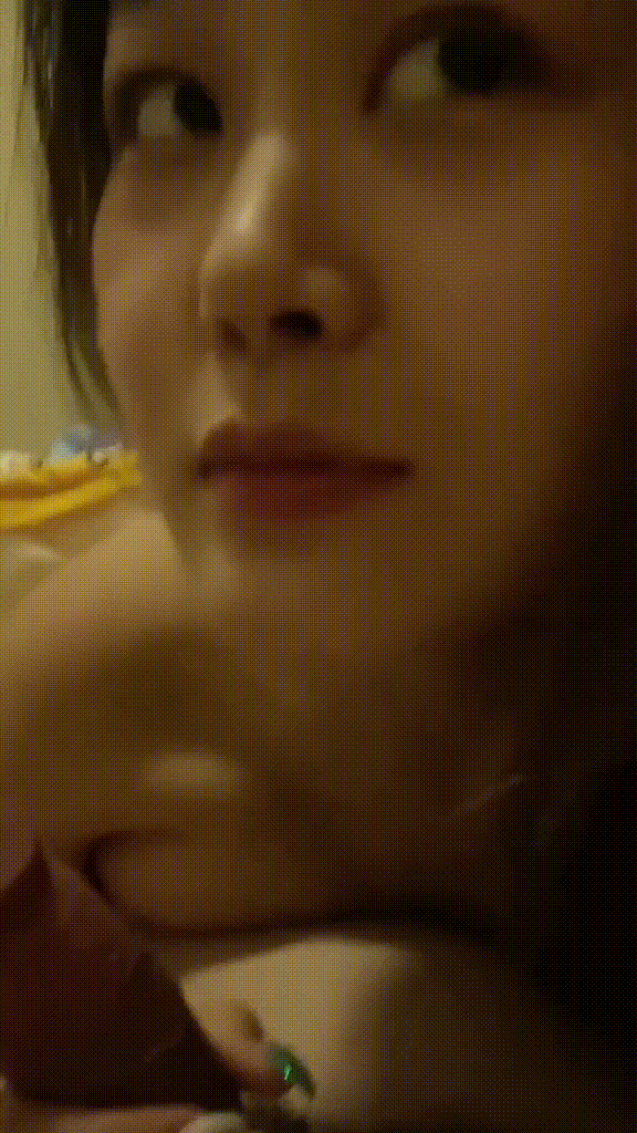 温顺的漂亮女孩喜欢被鞭打肛交，调教完美 Submissive pretty gi