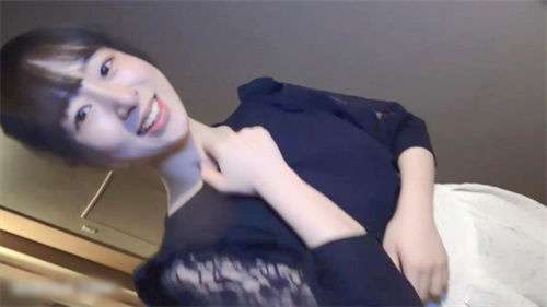 超美的白皙少妇，白皙光滑的皮肤 饱满的美乳翘臀 Super beautiful fair young woman, fair and smooth skin, plump breasts and buttocks