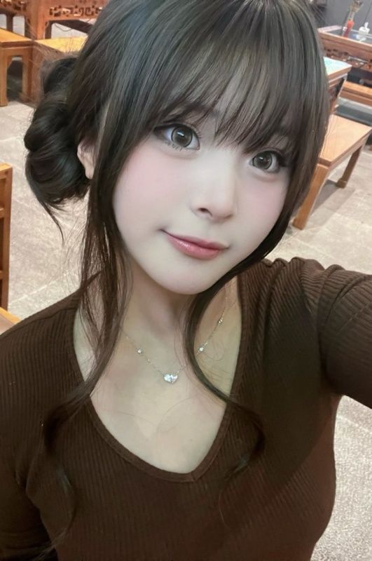 多少宅男的梦中女神，被黄毛操了 How many otaku's dream g