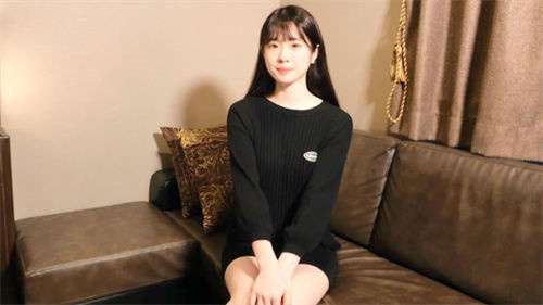 全身白皙白里透红，乖巧的乖乖女 She is fair and rosy, a wellbehaved girl.