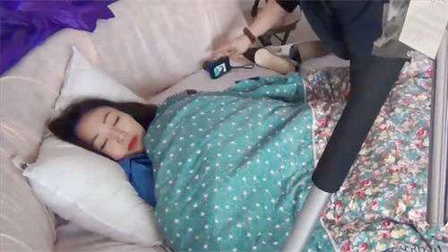 大长腿丝袜美腿 制服少妇 Long legs, beautiful legs in stockings, young woman in uniform