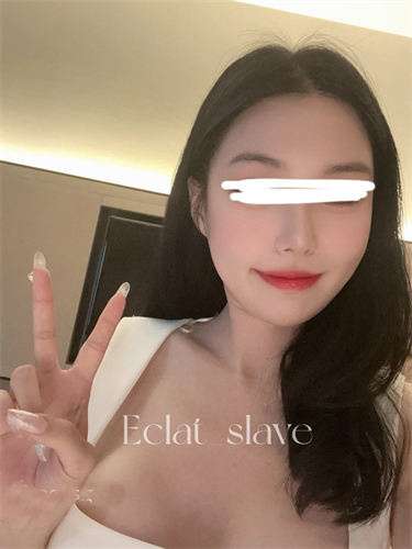 极品淫荡少妇 丰满丝袜美腿，难得一见被操 The most slutty young woman with plump stockings and beautiful legs, rarely gets fucked