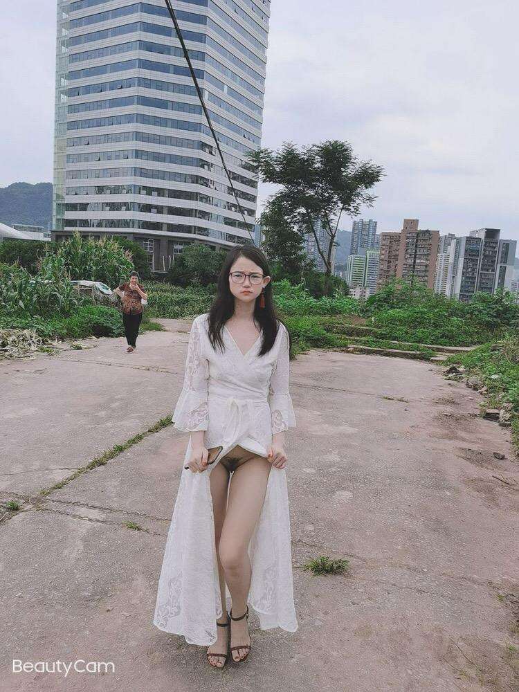 超级牛逼眼镜妹 反差喷水萝莉 Super awesome girl with glasses, contrast squirting lolita