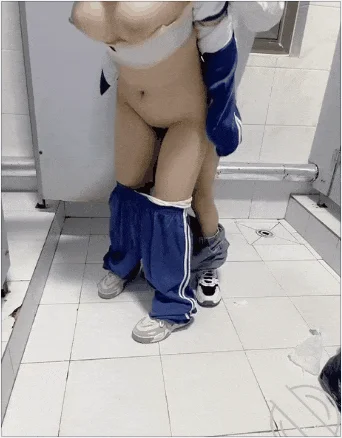 白虎大奶表妹 求我快点干 直接内射（动图） Baihu&rsquo;s bigbreasted cousin begs me to fuck her quickly and cum inside her (animated picture)