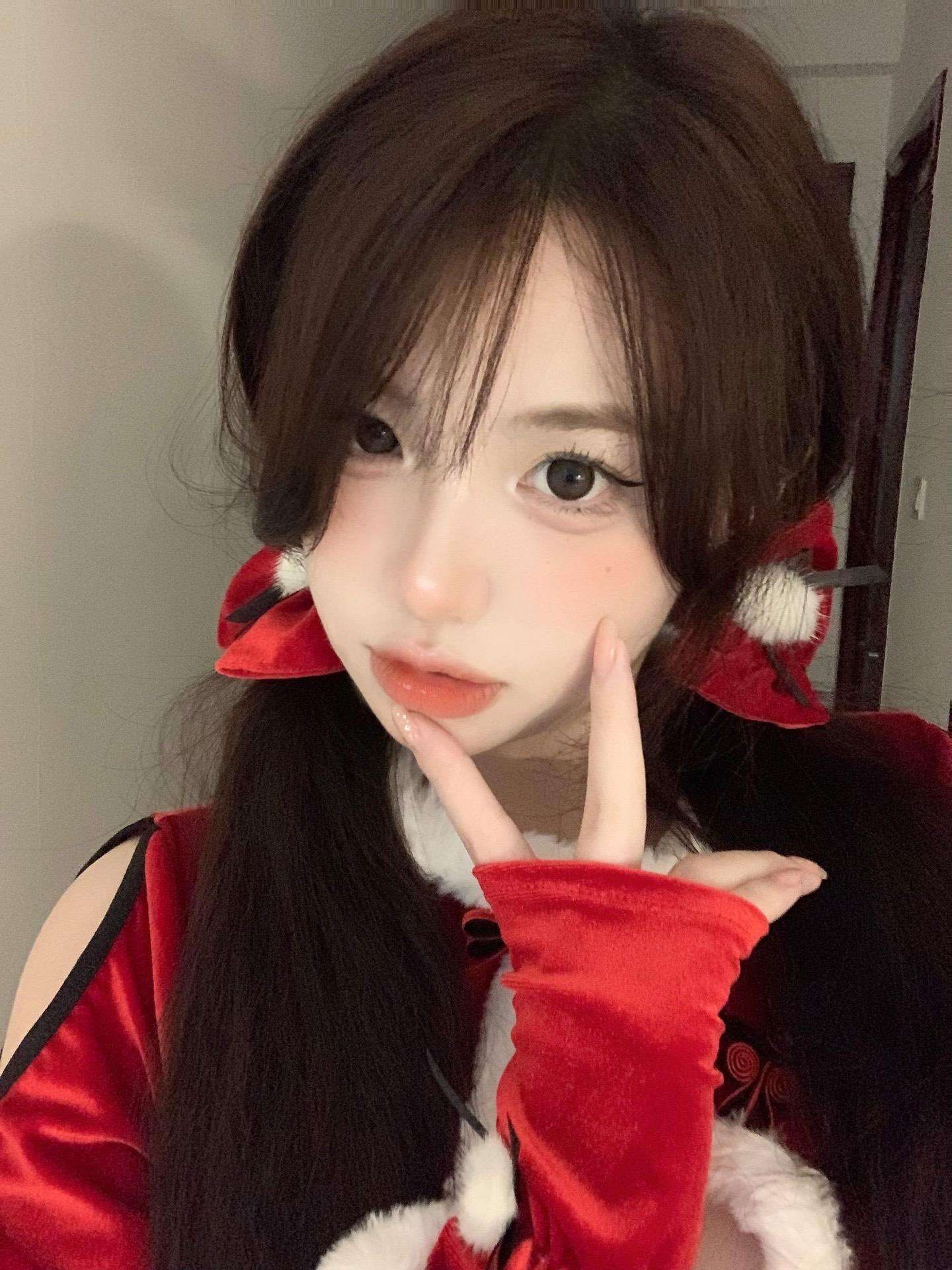 皮肤超好 白白嫩嫩的 被口爆 颜射 The skin is super good, fair and tender, gets blowjob and facial cumshot