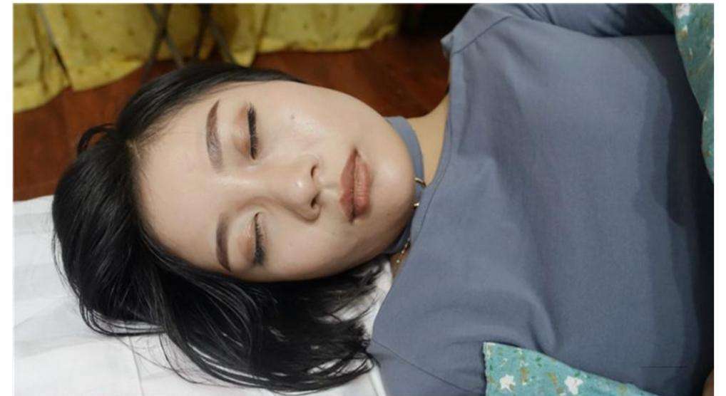 美女业务员 各种姿势把玩她的大肥鲍 Beautiful salesperson plays with her big fat pussy in various positions