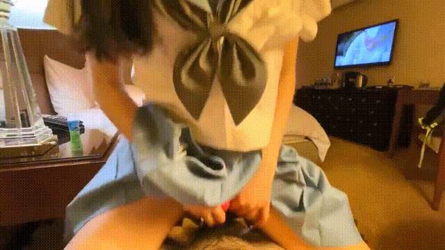 小母狗 嗲声嗲气 萌萌的外表又纯又欲 长发及腰蜜桃臀活力四射 The little bitch slurps, the cute appearance is pure and lustful, the waistlength hair and peach butt are full of vitality