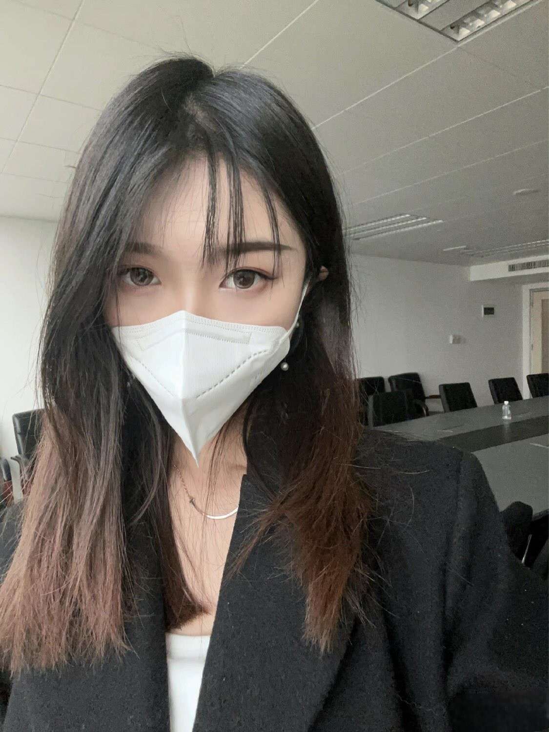 你的女神在这里是一只带上狗链的骚母狗 气质尤物肆意蹂躏 Your goddess is a slutty bitch on a leash here, being ravaged by the temperamental beauty.