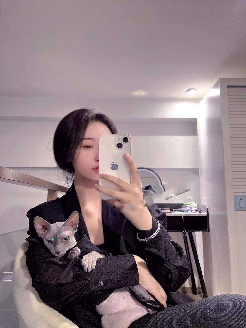 某公立幼儿园 幼师私下是个淫荡母狗 A public kindergarten teacher is secretly a slutty bitch