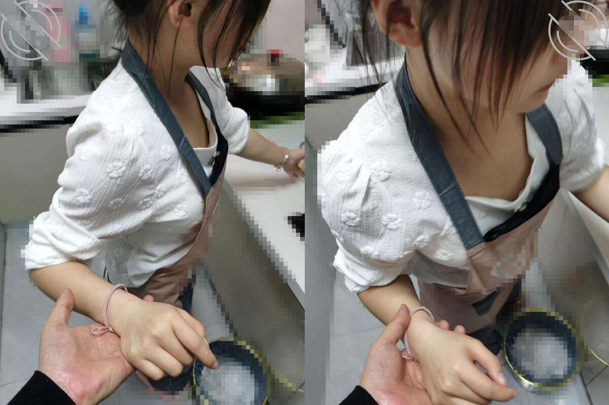 极品萝莉女儿乱伦生活 超诱人饱满隆起白虎稚嫩小穴 大屌火力抽射 The incest life of the best lolita daughter. Super attractive, full and bulging white tiger's tender pussy. Big cock volleys.