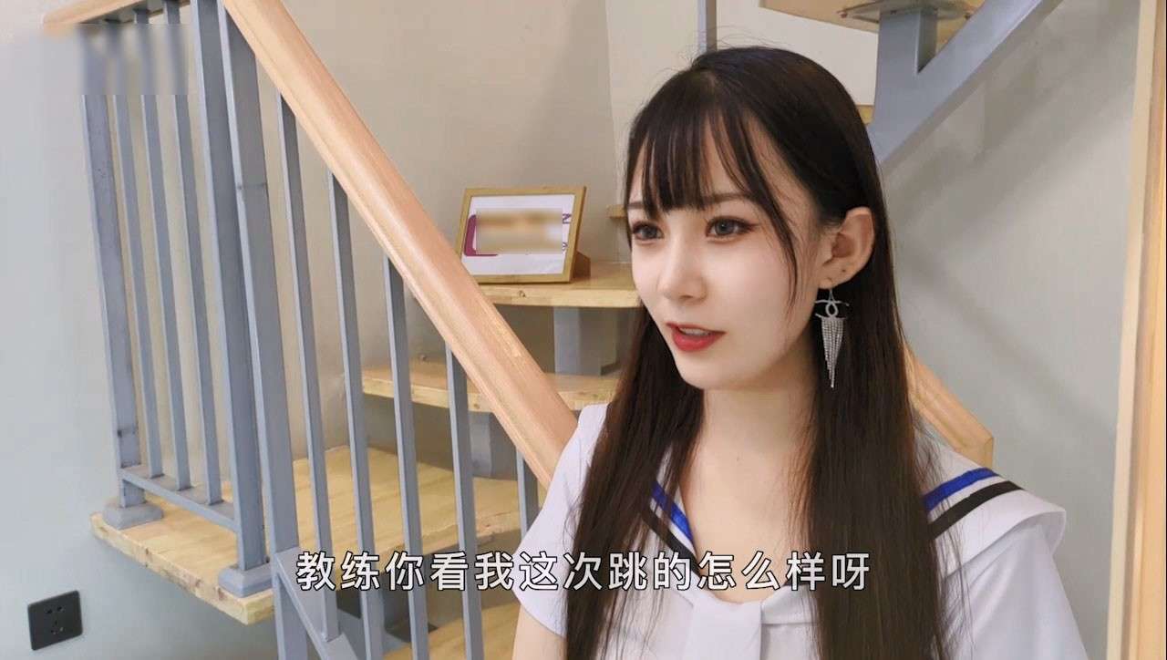舞蹈女生为了提高成绩、被迫接受教练潜规则 Dance girls are forced to accept the coach's hidden rules in order to improve their performance
