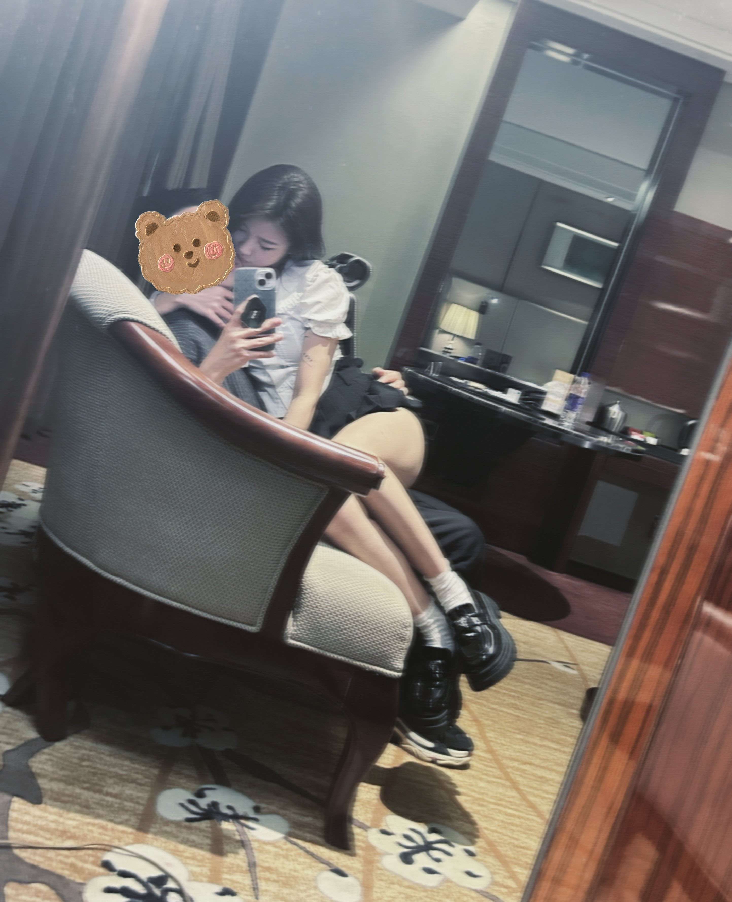 调教多位极品小母狗 身材颜值天花板级 吃鸡喝尿顶级反差 Training many topquality little bitches, with topnotch body and appearance, topnotch contrast in eating chicken and drinking urine