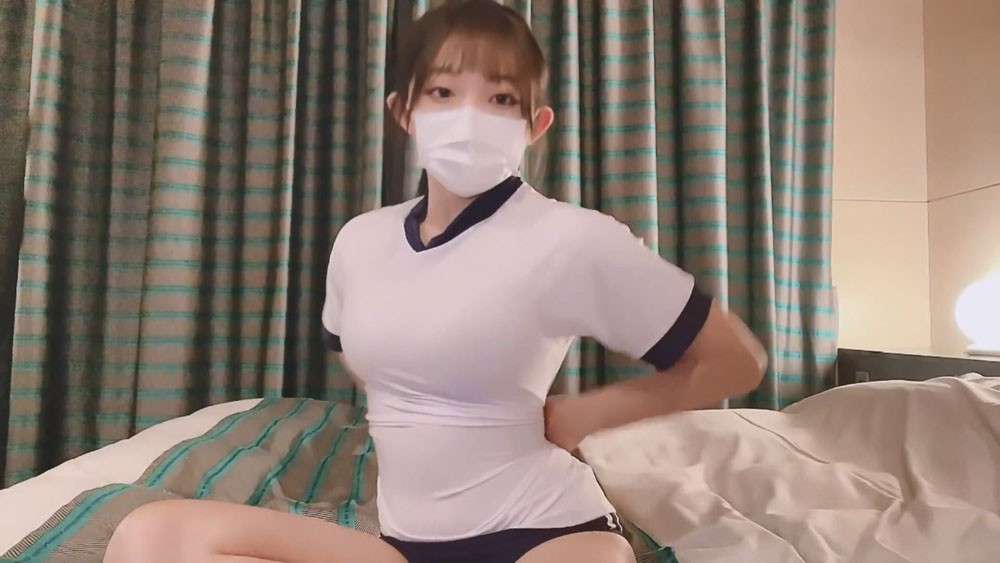 18岁女孩身穿学校体育服高潮迭起 18yearold girl orgasms repeatedly while wearing school PE uniform