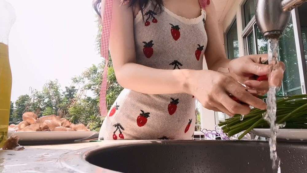 极品00后小仙女 高颜值完美身材 男人的梦中情人 The best little fairy born in the 2000s, with good looks and perfect body, a man&rsquo;s dream lover | sex prolapse