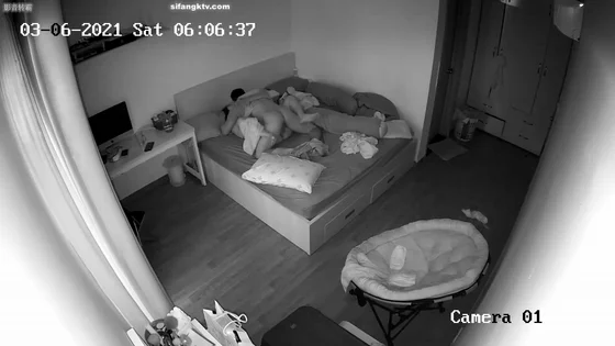 破解家庭摄像头监控偷拍各种夫妻啪啪 Cracking home camera surveillance candid photos of various couples having sex