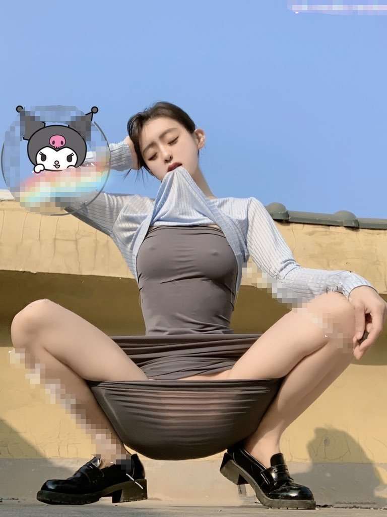 越来越喜欢被抱着操了 哥哥好有力量 频率也好快 I like being held and fucked more and more. My brother is so powerful and the frequency is so fast.